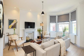 The Leghorn Quarters - Modern 3BDR with Balcony